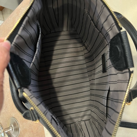 Like New Louis Vuitton Mazarine MM Empreinte Monogram Crossbody Tote bag - Picture 7 of 11